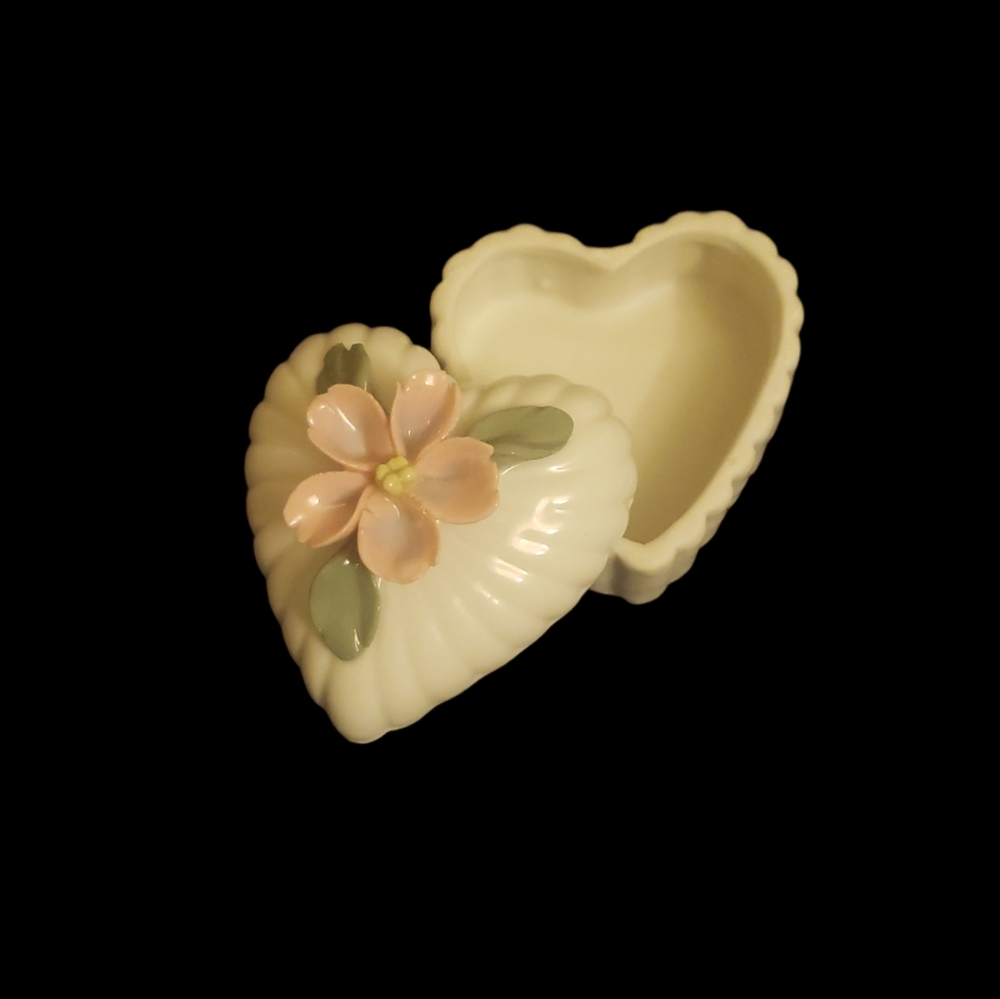3/$25 Vintage Porcelain Heart Shaped Trinket Box